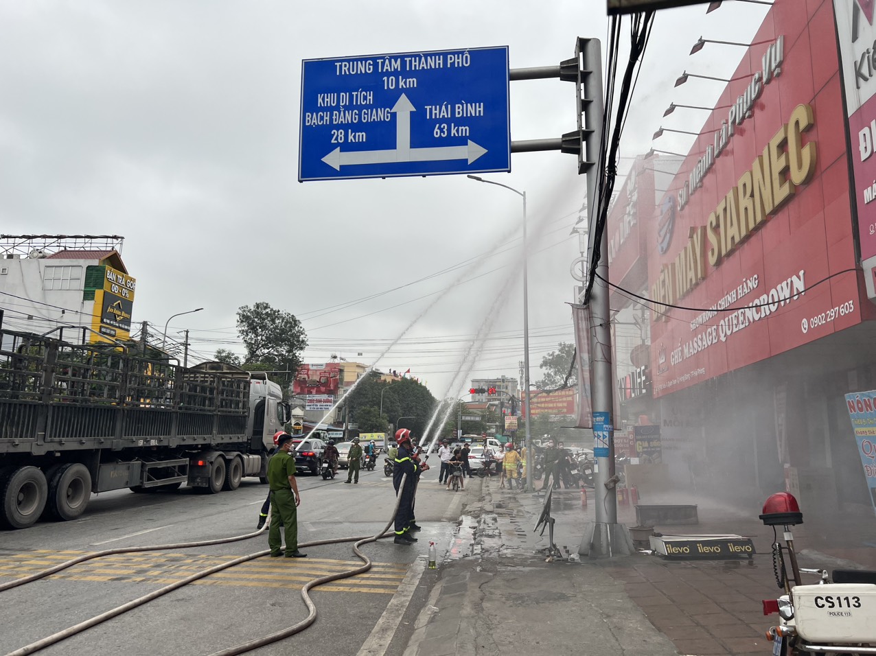 Công an quận Hồng Bàng và Công ty cổ phần TM&DV Stamec thực tập thành công phương án chữa cháy và cứu nạn, cứu hộ năm 2023